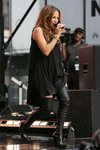 Jennifer-Lopez-dressed-801921.jpg
