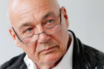 Vladimir_Pozner_by_Augustas_Didzgalvis.jpg