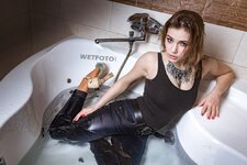 990x660___440-wetfoto-wetlook-sexy-girl-wet-fully-clothed-bath-shower-041.jpg
