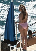 Jennifer-Lopez-Sexy-pink-bikini-01.jpg