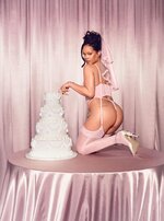 ihanna-savagexfenty-bridal-lingerie-sexy-look-010.jpg
