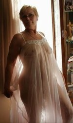 1648547519_57-hotbaba-xyz-p-porno-golikh-starukh-v-nochnushkakh-68.jpg